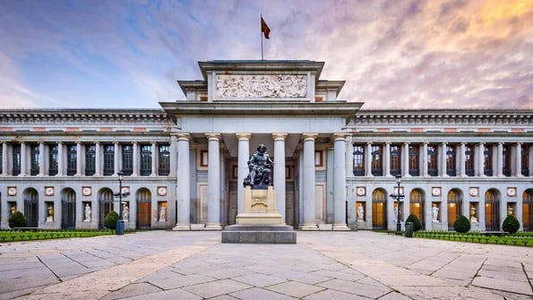Fachada principal del Museo del Prado para una visita con audioguía