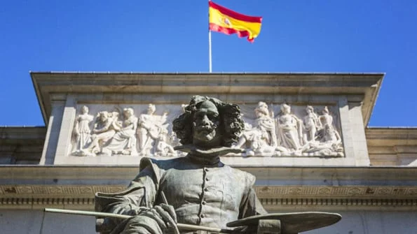 Estatua de Velázquez frente al Museo del Prado