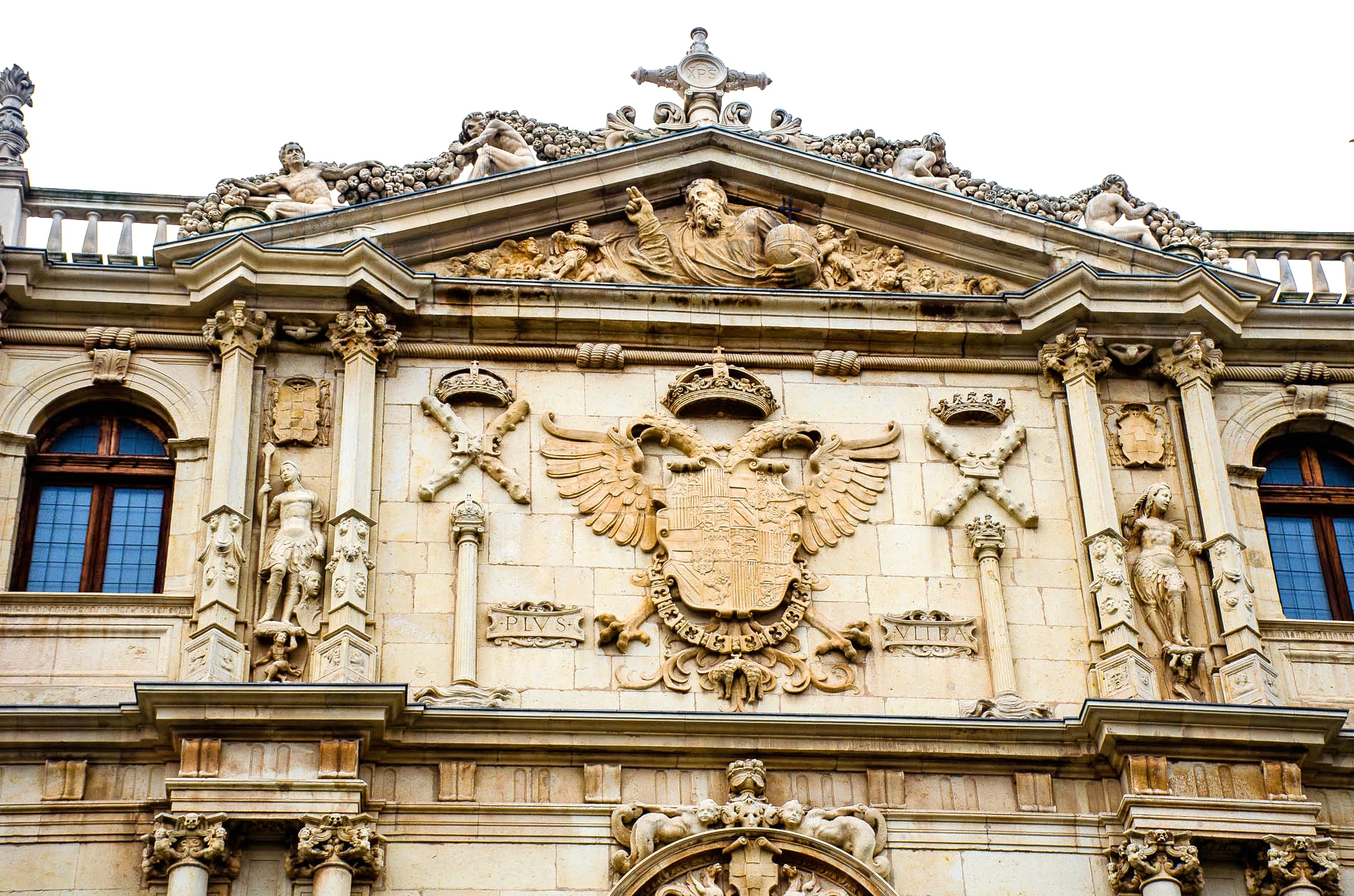 Fachada del Colegio Mayor de San Ildefonso de la Universidad de Alcalá