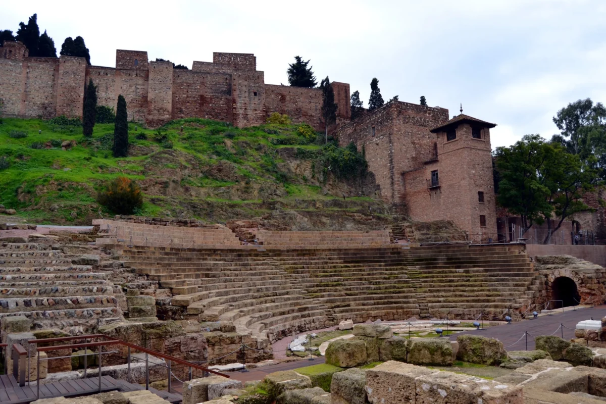 La Alcazaba de Málaga junto al Teatro Romano en calle Alcazabilla