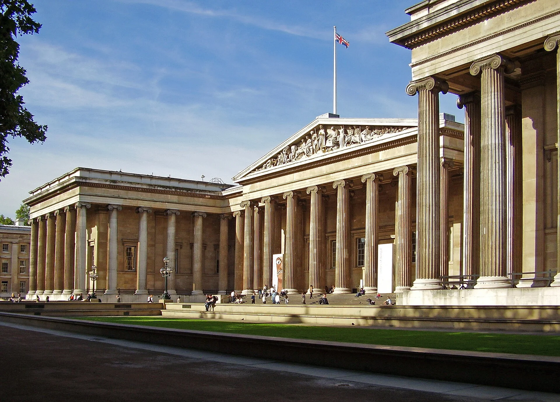 Fachada del British Museum de Londres