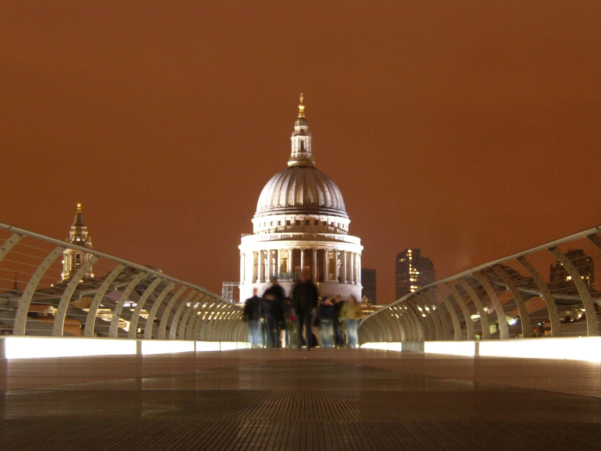 Catedral de San Pablo de Londres desde el Millennium Bridge