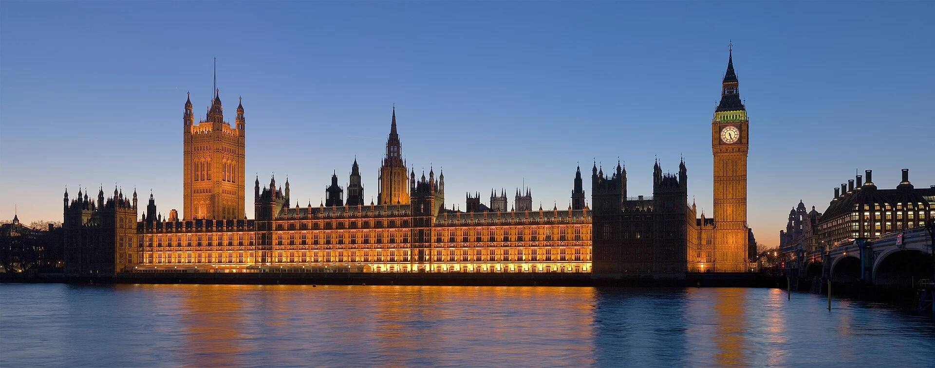 Palacio de Westminster y Big Ben junto al Támesis en Londres