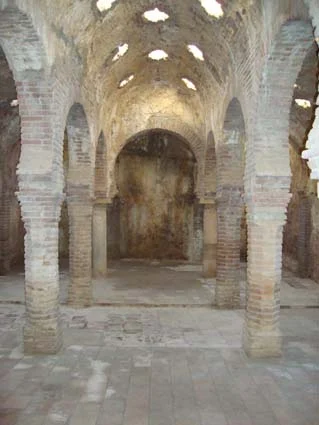 Baños Árabes de Ronda con arcos y sala histórica