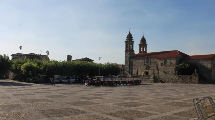 Qué ver en Cambados: ruta por Fefiñáns, Santa Mariña y el lado más albariño de las Rías Baixas