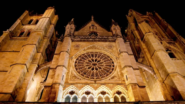 Qué ver en León: ruta por la Catedral, San Isidoro, Botines y el Barrio Húmedo