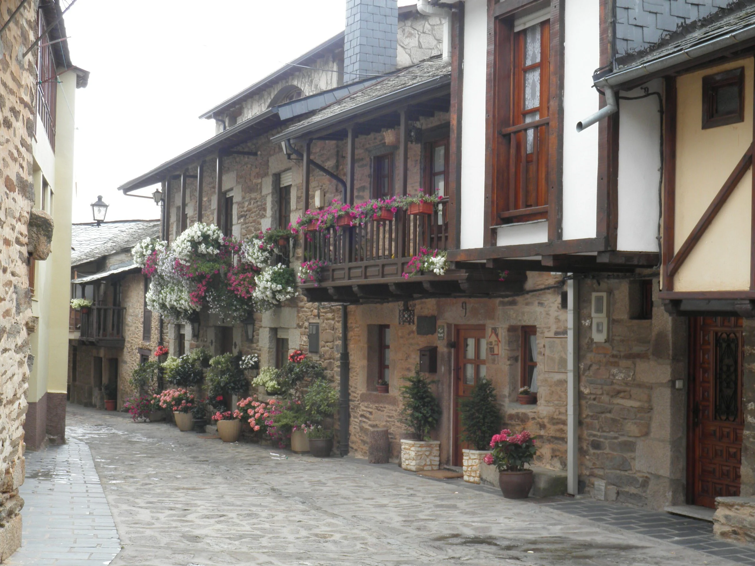 Calles y casas del conjunto histórico de Puebla de Sanabria