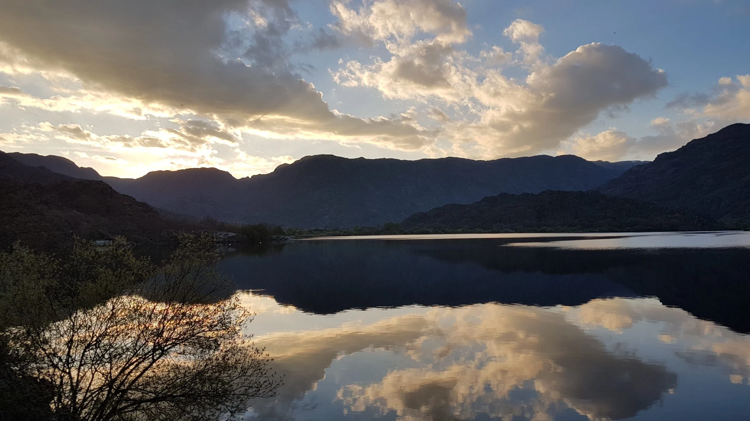 Vista horizontal del Lago de Sanabria en Zamora