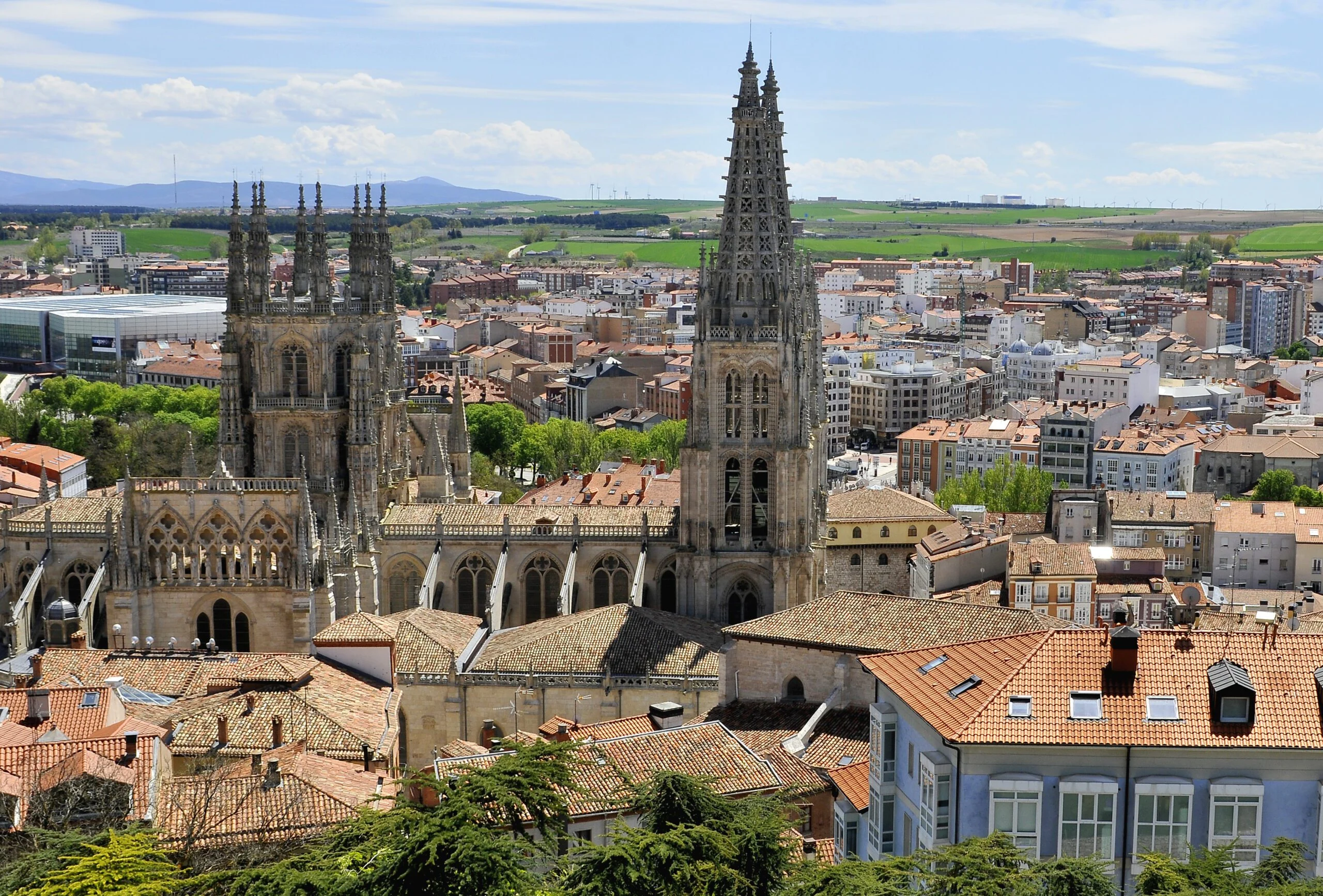 Vista de Burgos desde el mirador del Castillo con la catedral en el centro