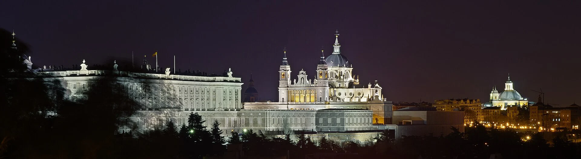 Palacio Real de Madrid y Catedral de la Almudena desde el mirador