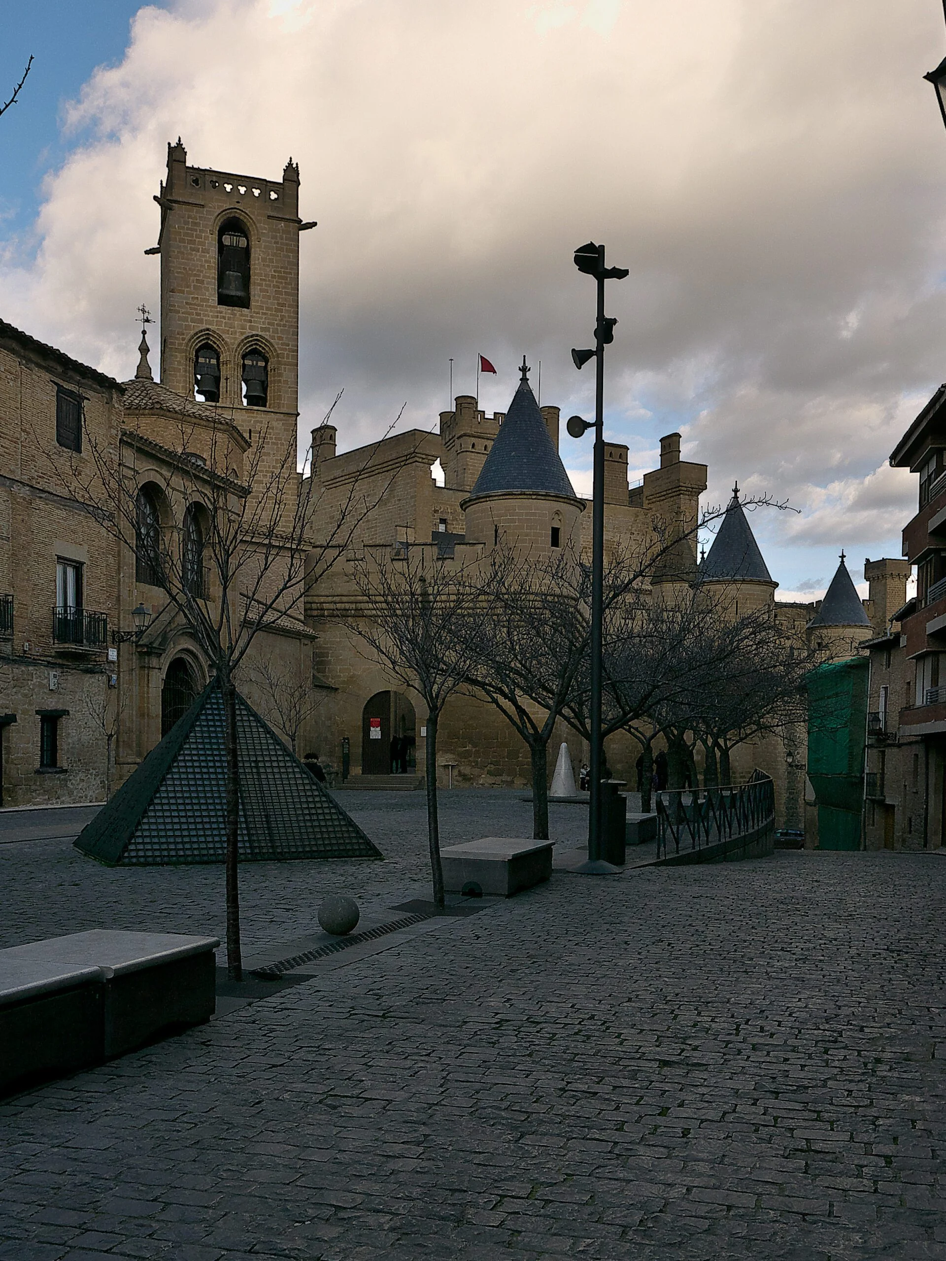Plaza de Carlos III de Olite junto al Palacio Real