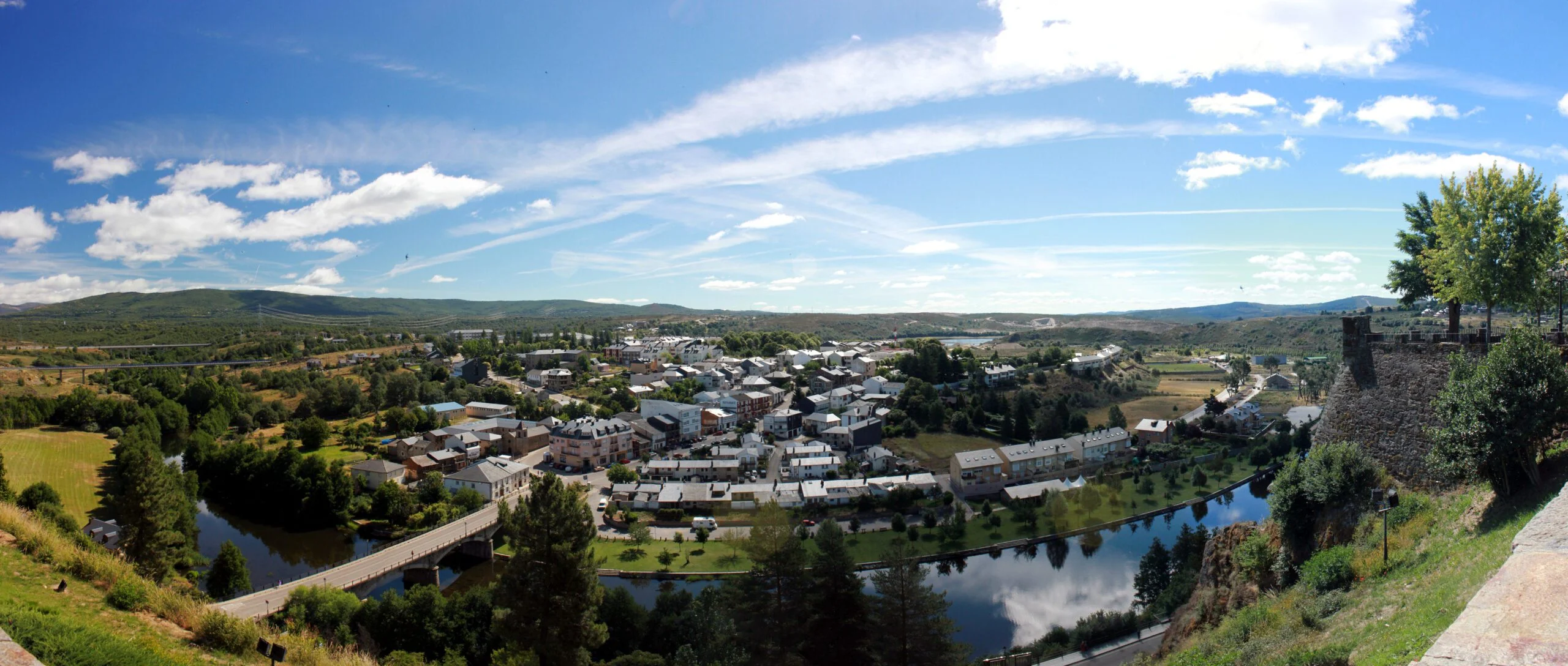 Vista panorámica de Puebla de Sanabria desde el castillo