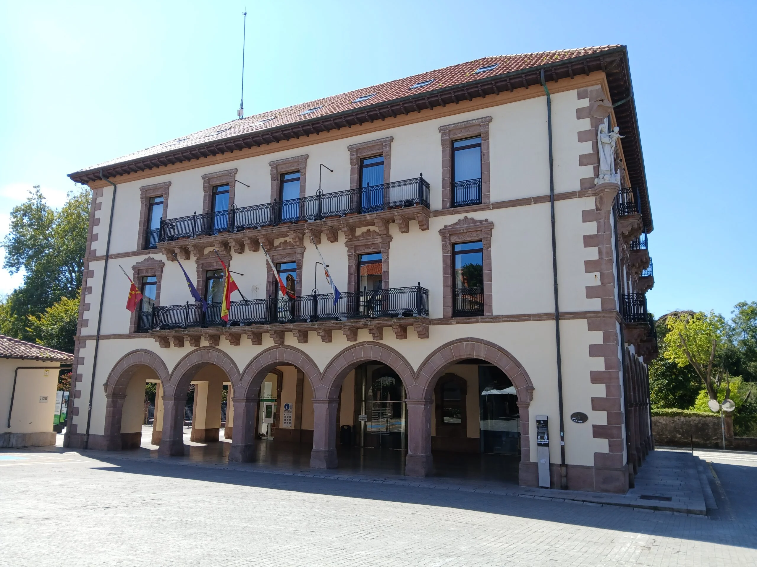 Ayuntamiento de Comillas en Cantabria