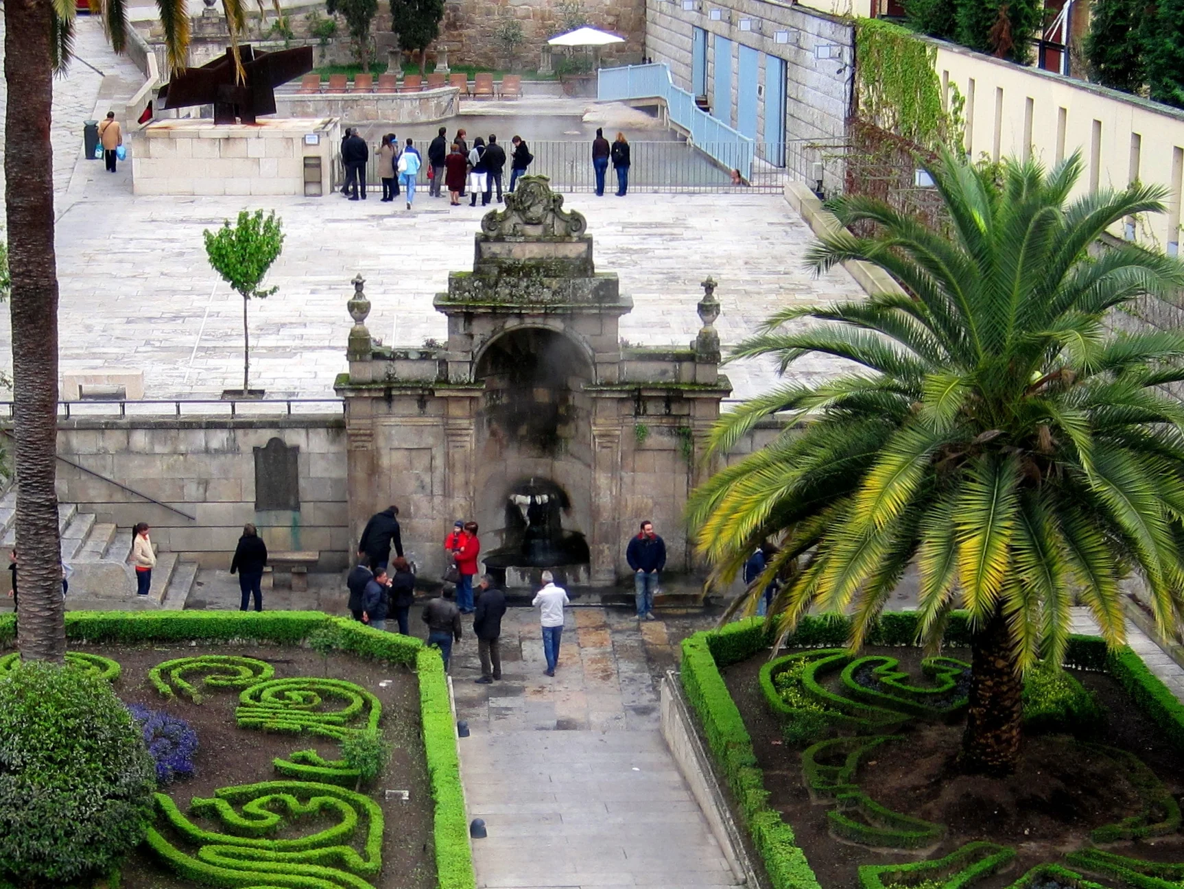qué ver en Ourense: Fuente termal de As Burgas en el casco histórico de Ourense