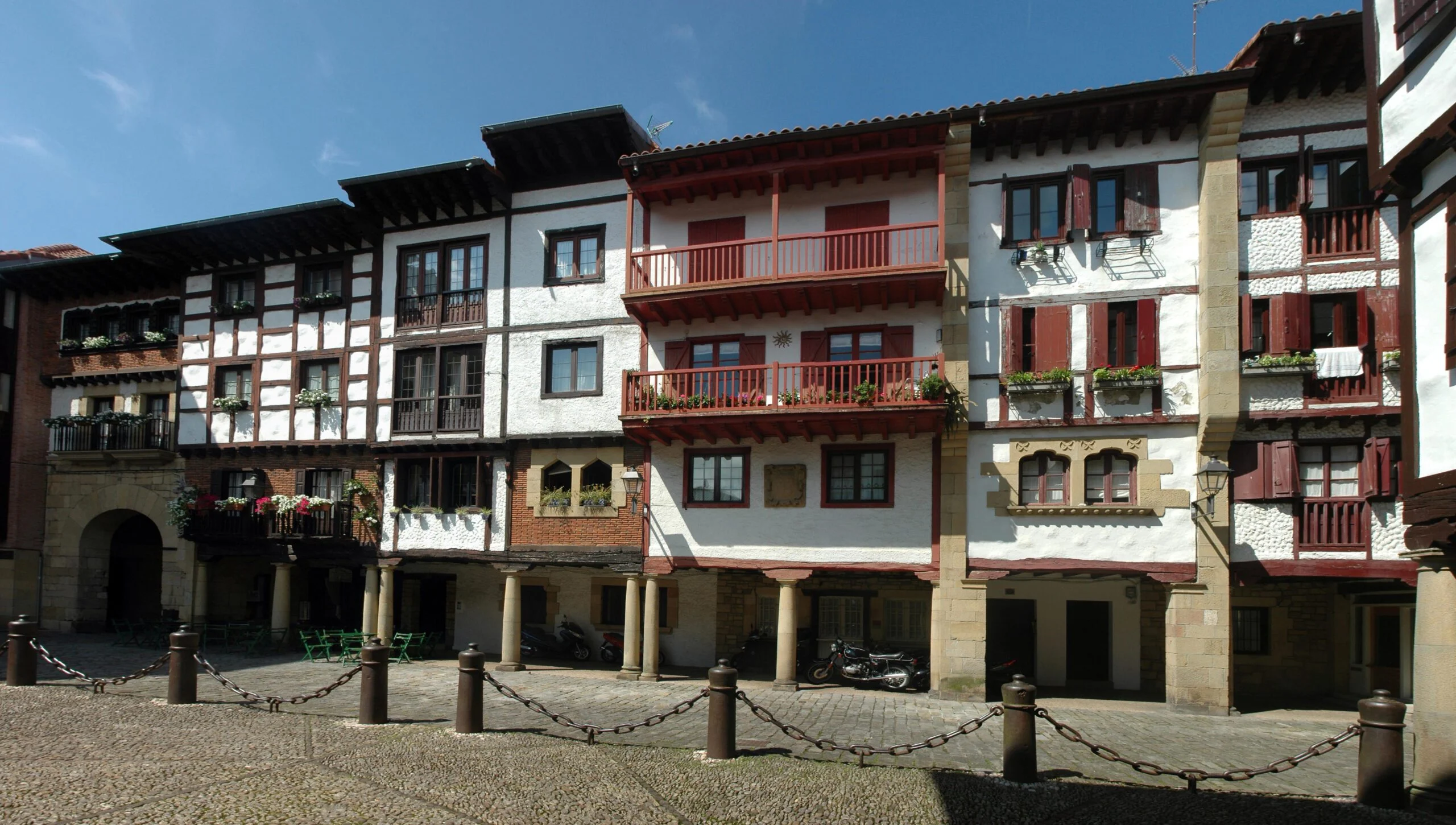 En este momento estás viendo Qué hacer en Hondarribia: casco histórico, pintxos, bahía y ruta