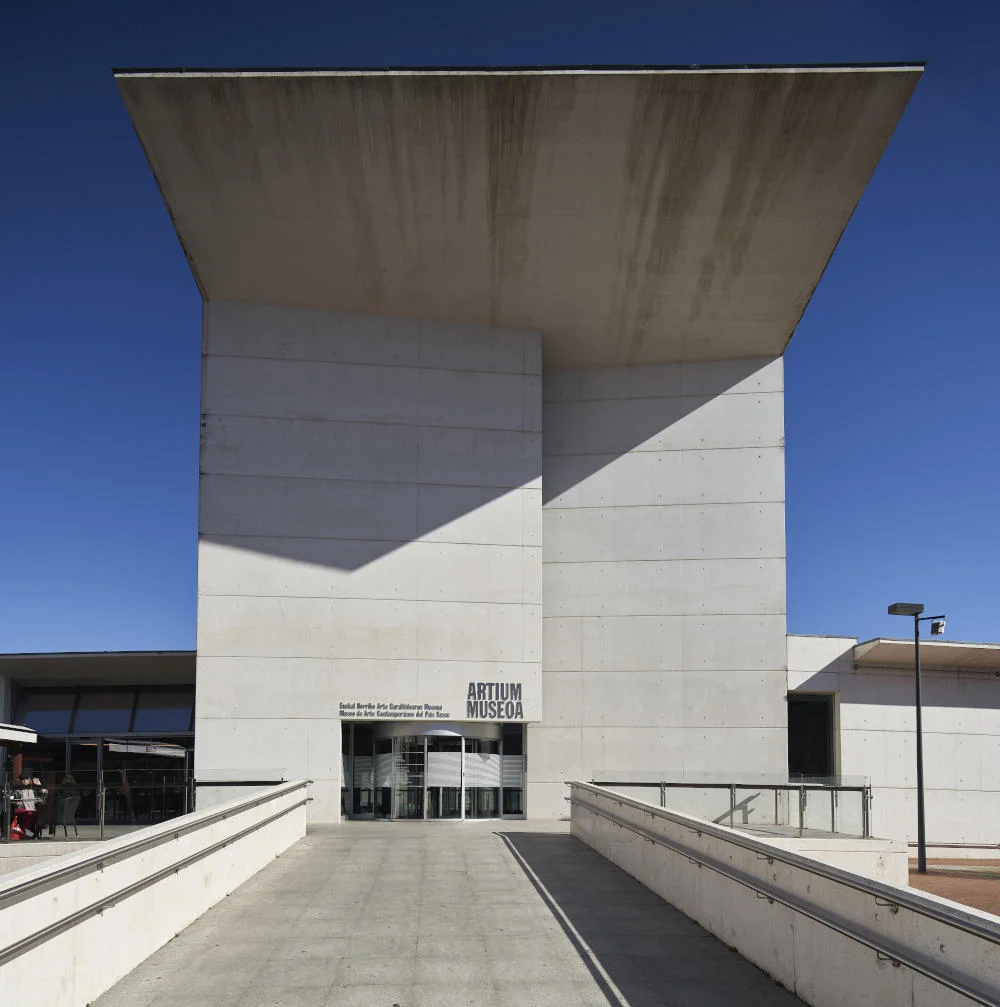 En este momento estás viendo Museos en Vitoria: ruta cultural por Artium, Bibat, Bellas Artes y más paradas que merecen la pena