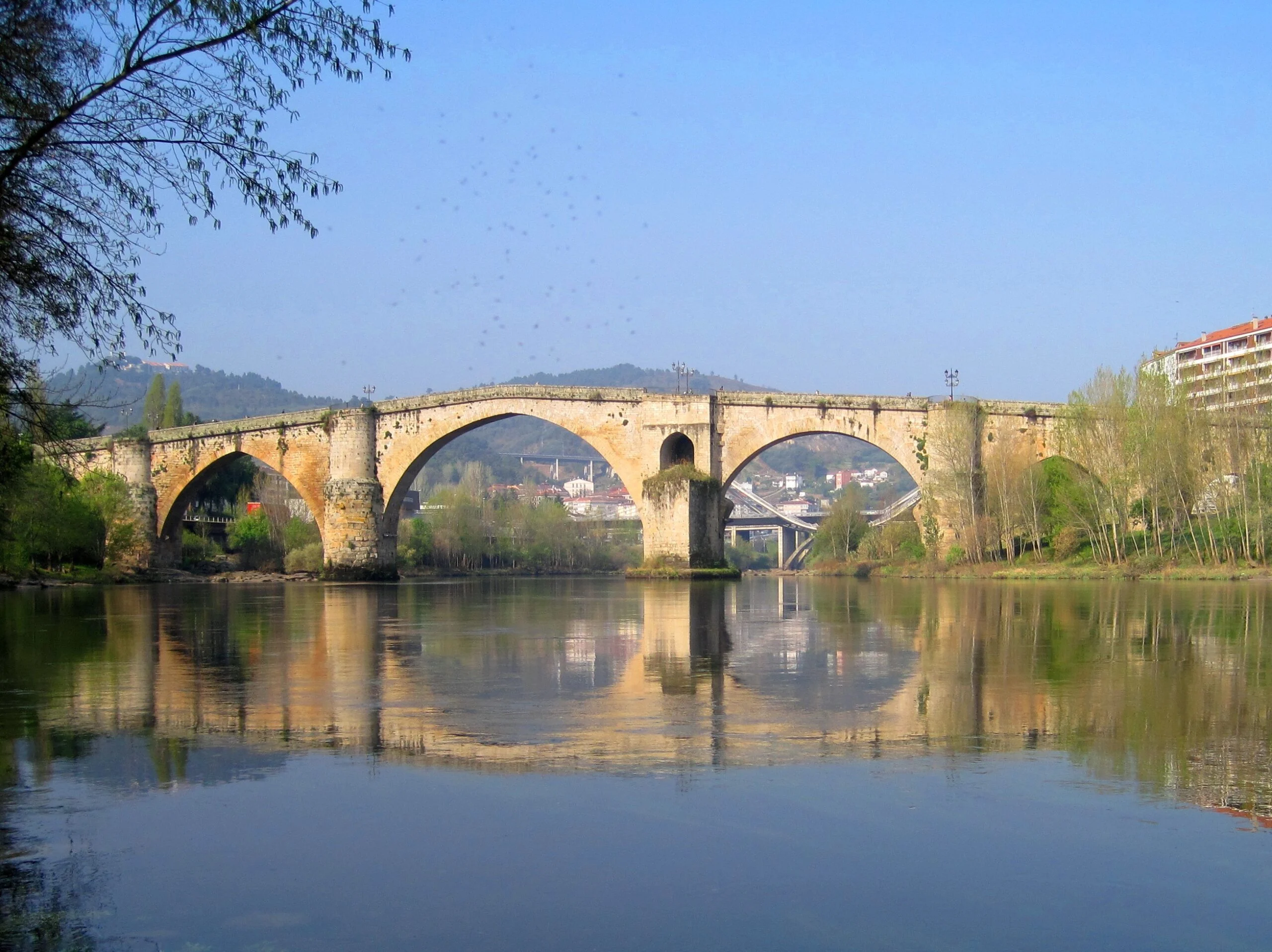 qué ver en Ourense: Puente Romano o Ponte Vella sobre el río Miño en Ourense