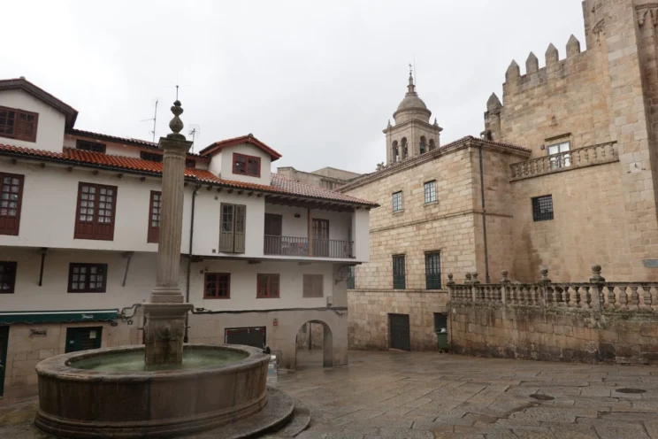 Lee más sobre el artículo Qué ver en Ourense: termas, casco histórico, Catedral y paseo por el Miño
