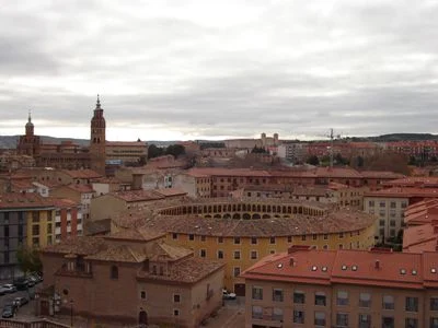 Vista de la Catedral y la plaza de toros vieja de Tarazona