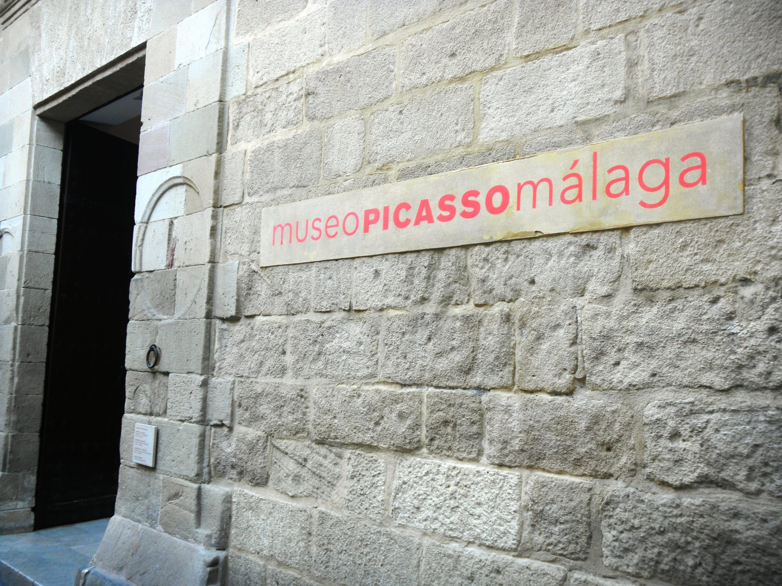Entrada del Museo Picasso Málaga en el Palacio de Buenavista