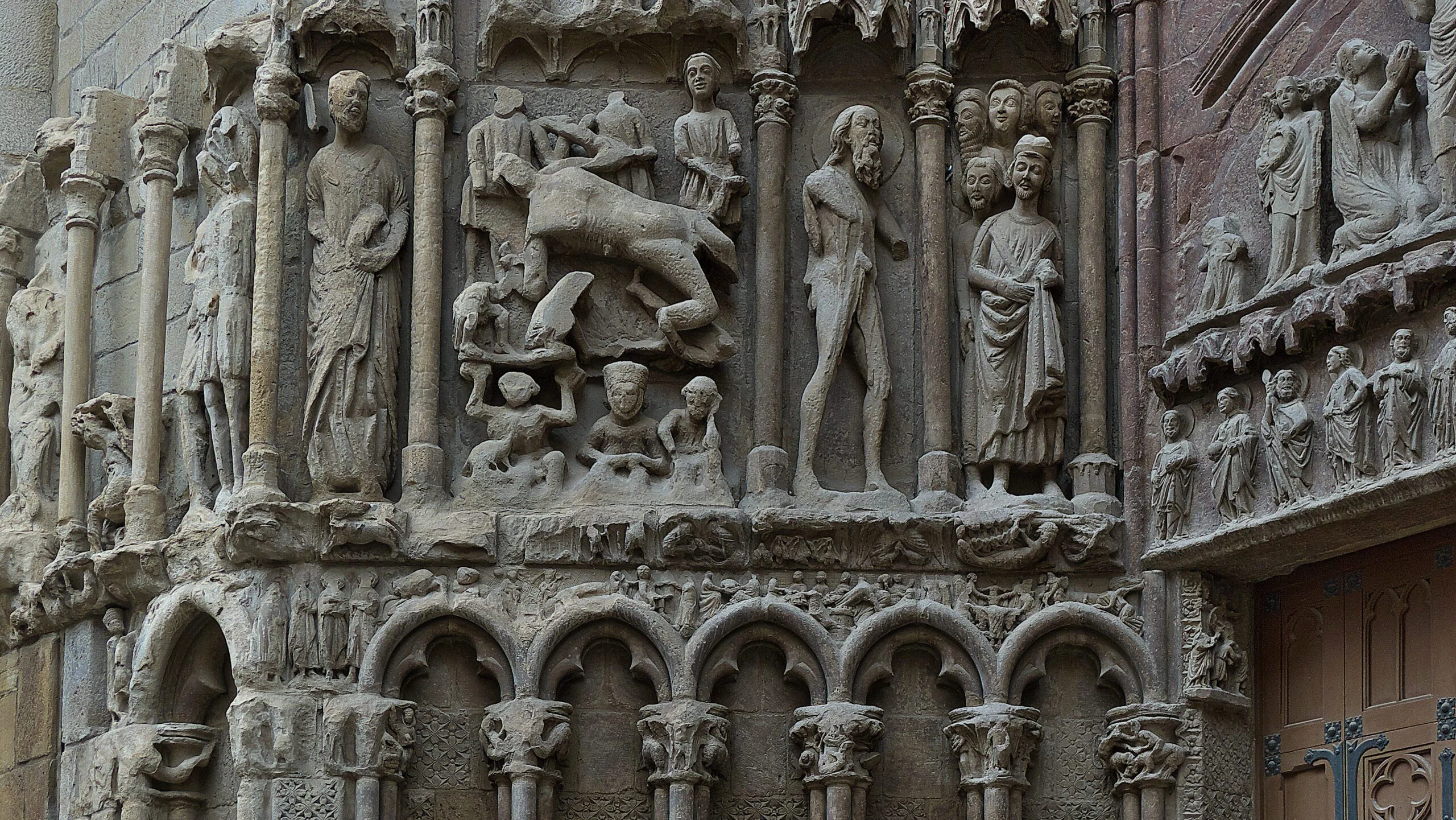 Detalle de la portada de la Iglesia de San Bartolomé de Logroño